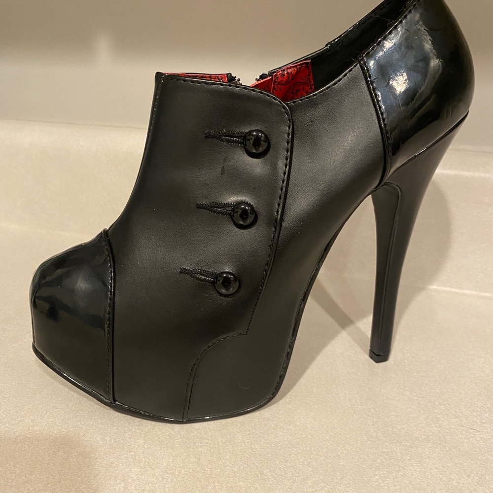 Bordello TEEZE-20 5 3-4 inch heel Size 8